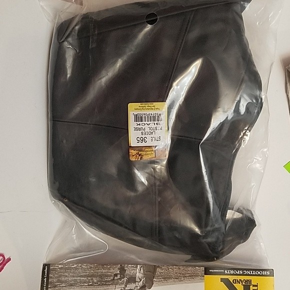 TRUE Concealed Carry Black Leather Pistol Purse - Picture 2 of 2